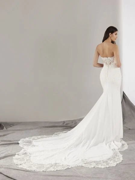 Pronovias BALE Mermaid wedding dress with a sweetheart neckline in crepe