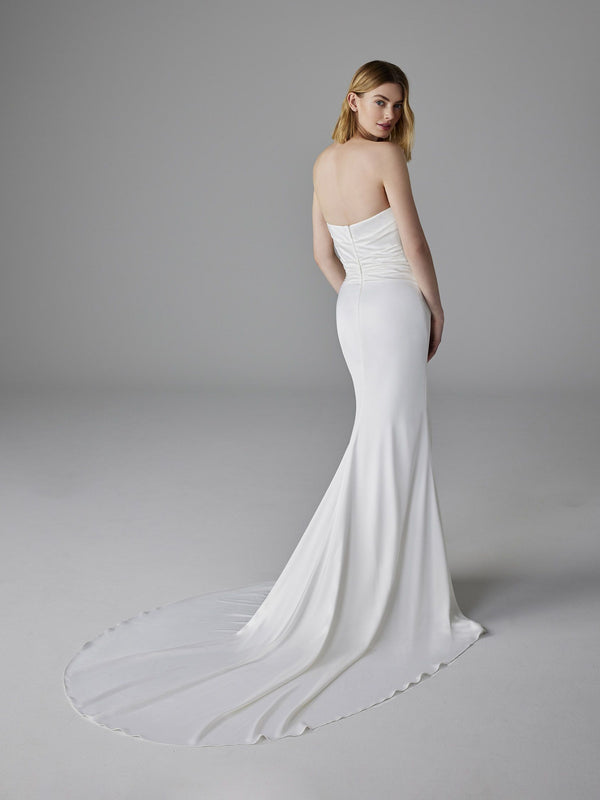 Pronovias Romentina Mermaid wedding dress with sweetheart neckline sleeveless in satin back