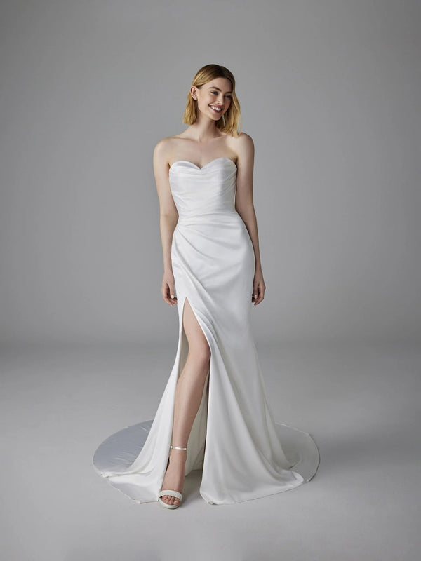 Pronovias Romentina Mermaid wedding dress with sweetheart neckline sleeveless in satin