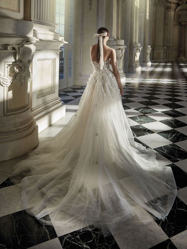 Flared wedding dress with sweetheart neckline and exposed back